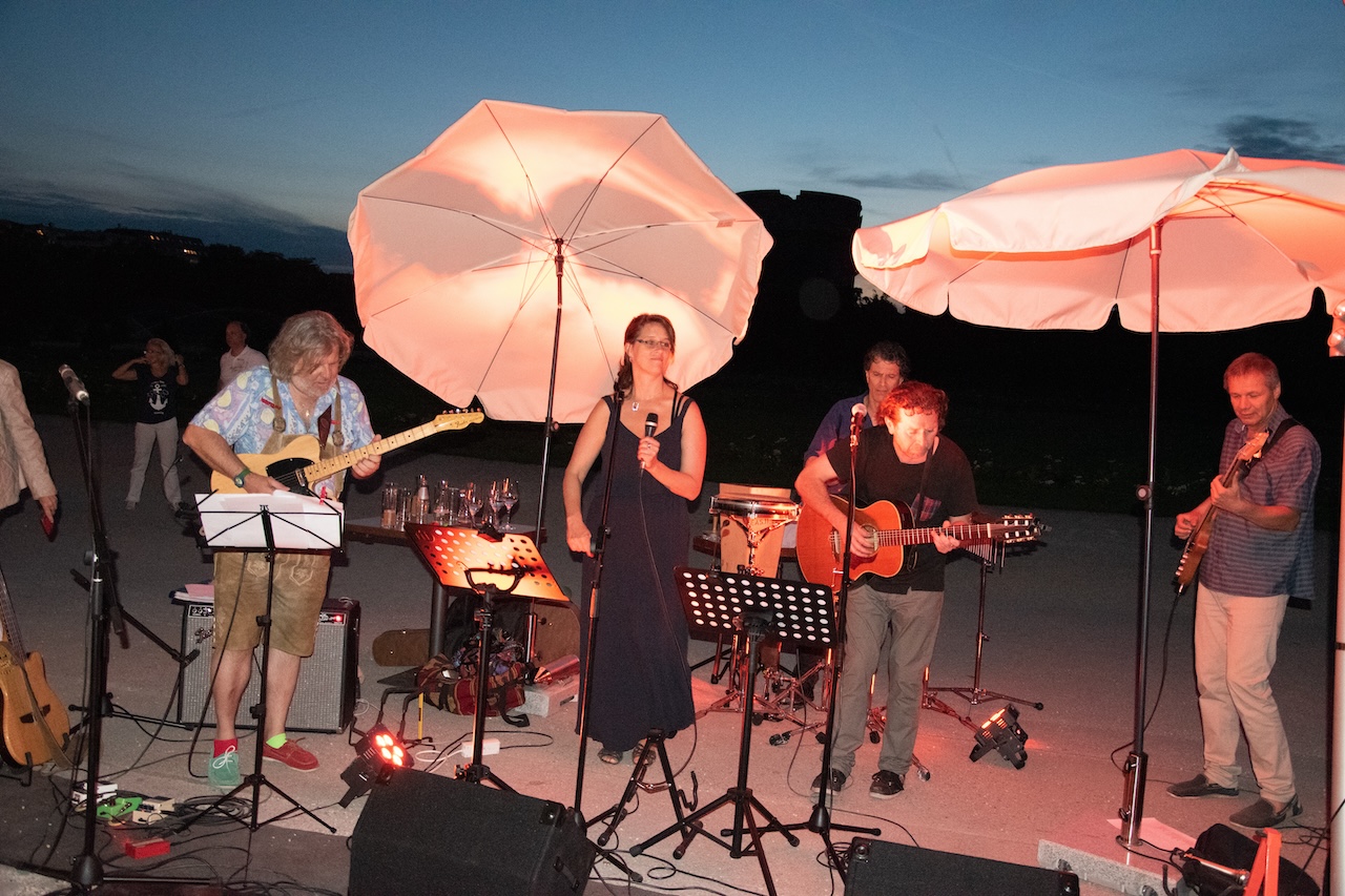 Augarten Sommernacht 2016: Oye Como Va im Cafe Restaurant Augarten